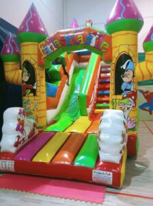 Parco divertimenti con gonfiabili per bambini a Bologna